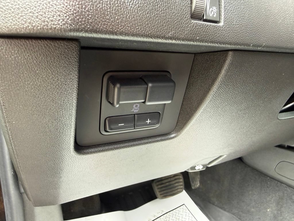 Used 2024 GMC Canyon Elevation w/ Convenience Package AWD/4WD image 16