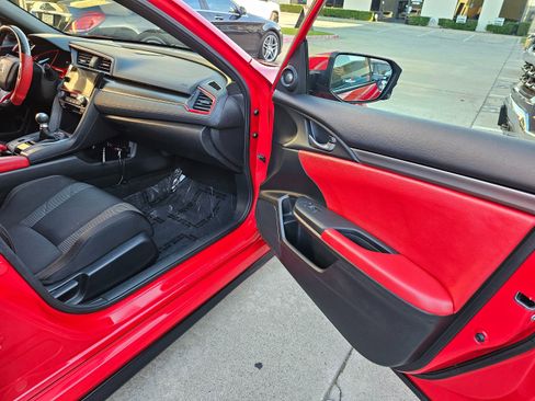 Used 2018 Honda Civic Si image 29