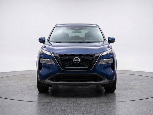 Used 2025 Nissan Rogue SV FWD image 2