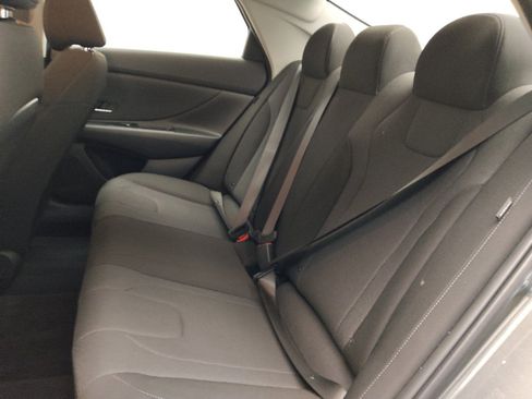 Used 2025 Hyundai Elantra SE FWD image 18