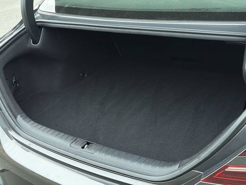 Used 2025 Genesis G70 2.5T RWD image 38