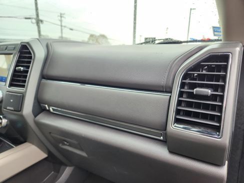 Used 2021 Ford Expedition Max XLT image 18