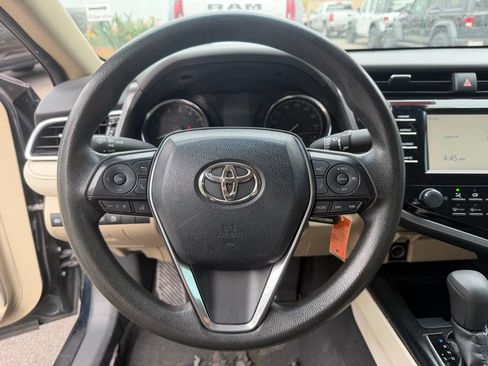 Used 2018 Toyota Camry LE FWD image 22