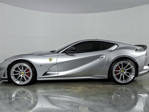 Used 2018 Ferrari 812 Superfast RWD image 6