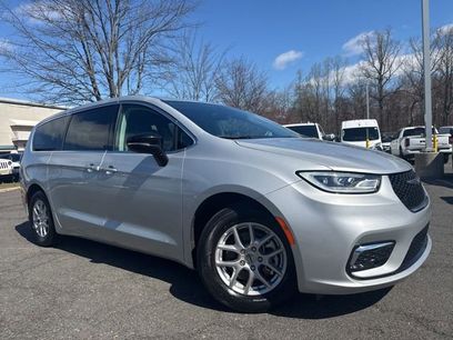Used 2024 Chrysler Pacifica Touring-L