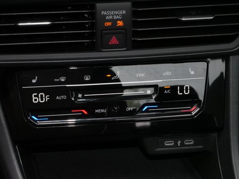 Certified 2025 Volkswagen Jetta Sport image 23