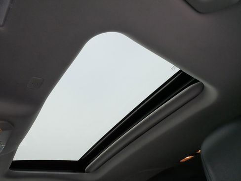 Certified 2022 Toyota Highlander XLE image 32