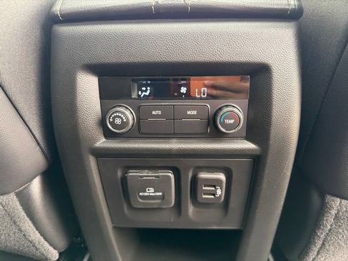 Used 2023 Chevrolet Traverse LT w/ LT Premium Package AWD/4WD image 21