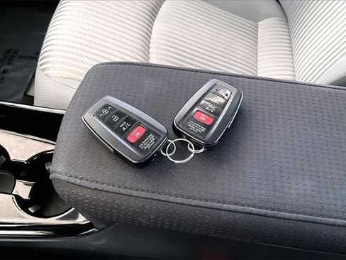 Certified 2020 Toyota Prius Prime LE image 35