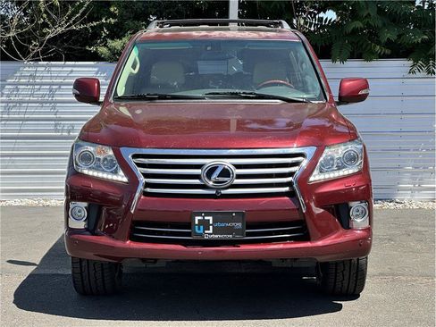 Used 2013 Lexus LX 570 4WD w/ Luxury Pkg image 7