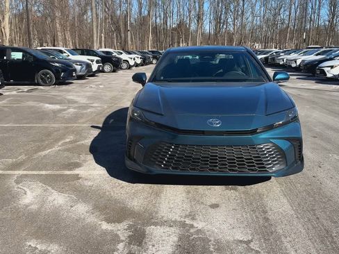 New 2026 Toyota Camry SE image 3