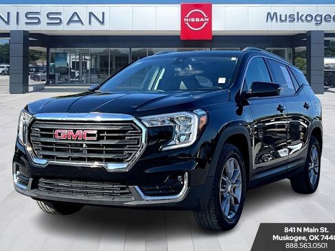 Used 2024 GMC Terrain SLT AWD/4WD image 3