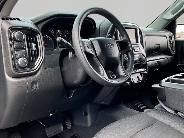 Used 2024 Chevrolet Silverado 1500 Custom Trail Boss w/ Dark Appearance Package AWD/4WD image 8