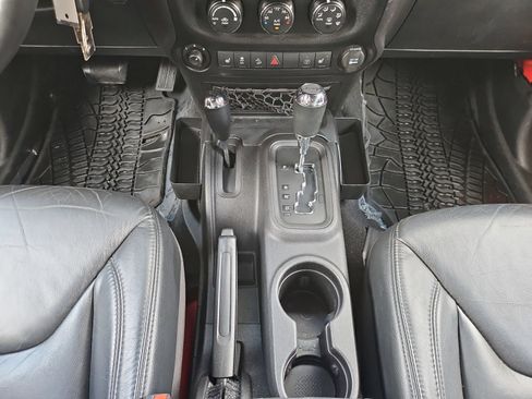 Used 2013 Jeep Wrangler Unlimited Sahara AWD/4WD image 29