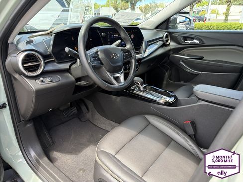 Used 2025 Chevrolet Trax ACTIV w/ Driver Confidence Package FWD image 9