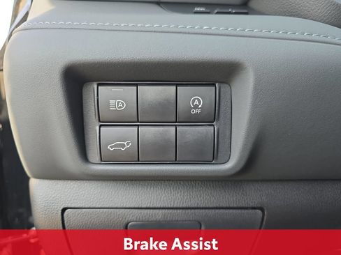 Certified 2025 Toyota Highlander XLE AWD/4WD image 32