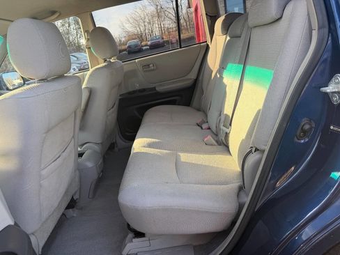 Used 2005 Toyota Highlander 4WD V6 w/ 3rd Row image 10