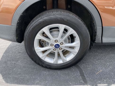 Certified 2017 Ford Escape SE FWD image 9