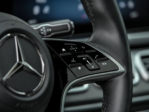 Used 2024 Mercedes-Benz GLE 350 4MATIC w/ AMG Line Exterior image 34