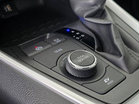 Certified 2025 Toyota RAV4 XLE AWD/4WD image 21