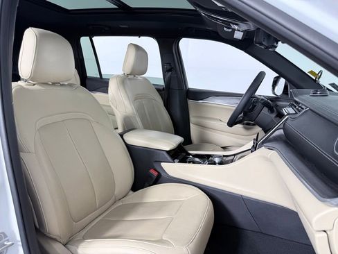 Used 2023 Jeep Grand Cherokee L Limited w/ Luxury Tech Group II image 12