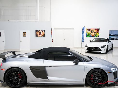Used 2018 Audi R8 V10 w/ Carbon Exterior Package AWD/4WD image 54