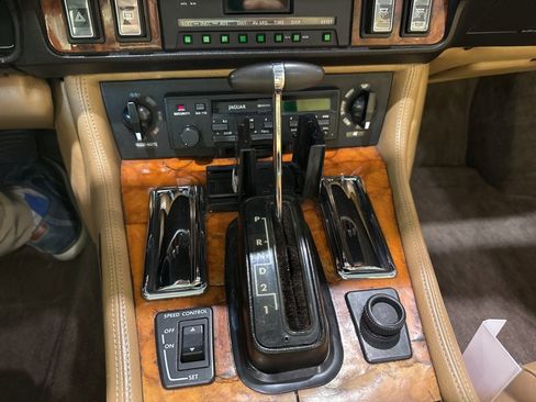 Used 1990 Jaguar XJS V12 Convertible image 15