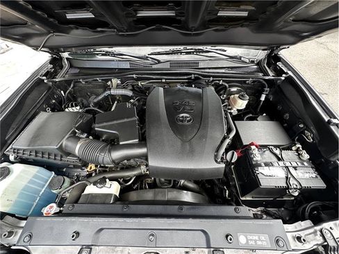 Used 2017 Toyota Tacoma TRD Sport w/ Tow Package (A/T) AWD/4WD image 28