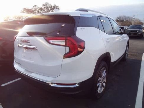 Used 2024 GMC Terrain SLT image 7