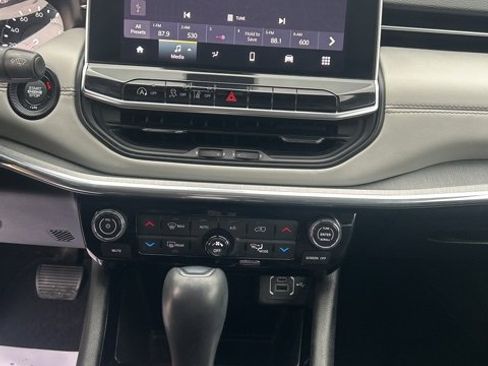 Used 2022 Jeep Compass Limited image 20