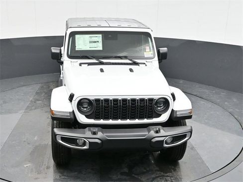 Used 2024 Jeep Gladiator Sport image 31