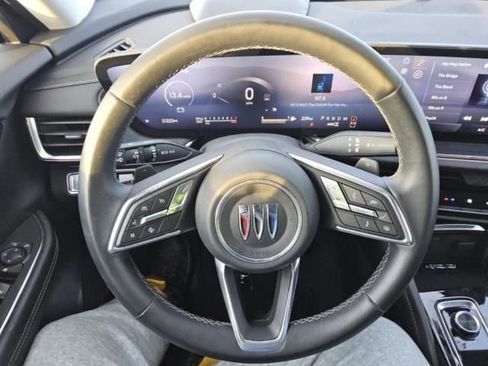 Used 2025 Buick Envision Preferred image 3