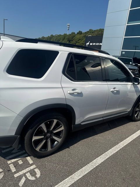 Used 2023 Honda Pilot Touring image 4