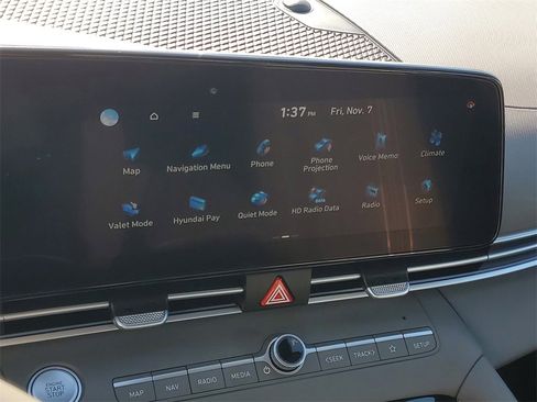 Certified 2025 Hyundai Elantra SEL image 18