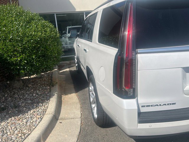 Used 2019 Cadillac Escalade Premium Luxury AWD/4WD image 2