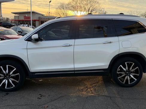 Used 2019 Honda Pilot Touring image 2