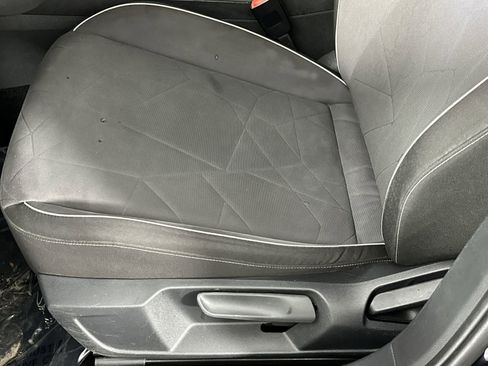 Used 2025 Volkswagen Jetta Sport image 16