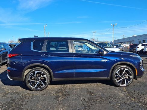 Used 2023 Mitsubishi Outlander SE image 8