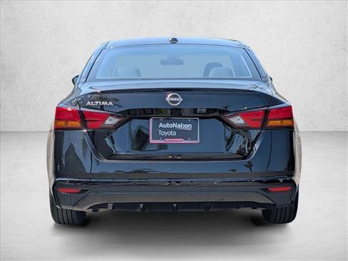 Used 2025 Nissan Altima 2.5 SV FWD image 7