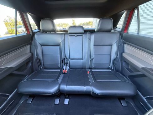 Used 2022 Volkswagen Atlas Cross Sport SEL R-Line image 11