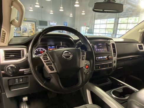 Used 2019 Nissan Titan SV w/ SV Convenience Package AWD/4WD image 18