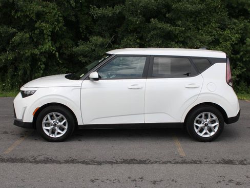 Used 2023 Kia Soul LX w/ Option Group 015 FWD image 5