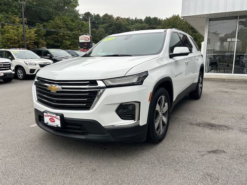 Used 2023 Chevrolet Traverse LT w/ LT Premium Package AWD/4WD image 4