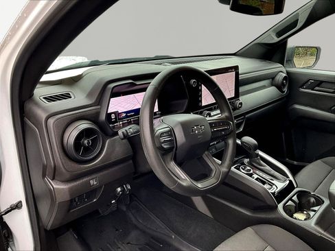 Used 2025 Chevrolet Colorado Trail Boss AWD/4WD image 17