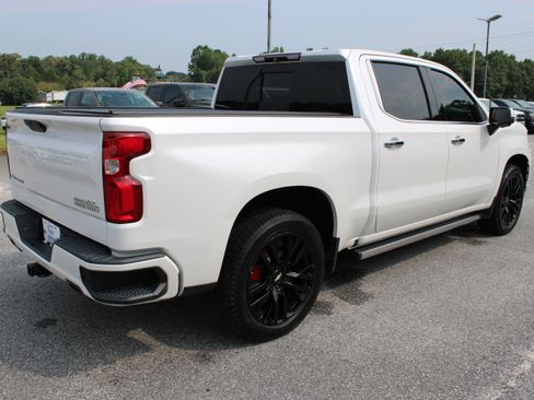 Used 2019 Chevrolet Silverado 1500 High Country w/ Technology Package AWD/4WD image 6