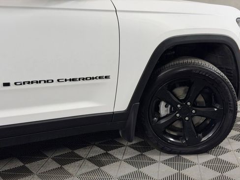 Used 2024 Jeep Grand Cherokee Altitude AWD/4WD image 7