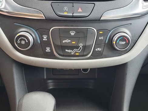 Used 2022 Chevrolet Equinox LS w/ LS Convenience Package AWD/4WD image 30