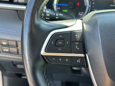 Used 2023 Toyota Highlander XLE AWD/4WD image 21