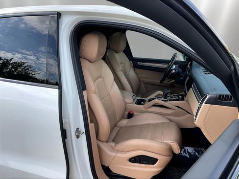 Used 2022 Porsche Cayenne AWD/4WD image 29