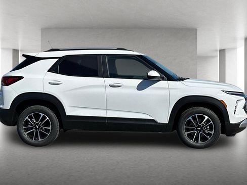 New 2026 Chevrolet TrailBlazer LT FWD image 3